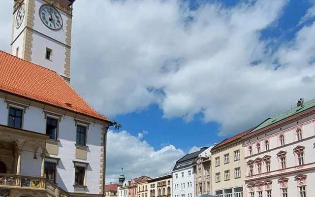 ANKETA: Garáže na Horním náměstí? Nové umělecké instalace v Olomouci budí velkou pozornost