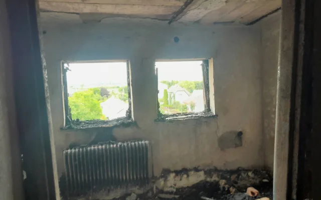Hořící odpadky v bytě v Lukavici komplikovaly zásah hasič. Shromažďoval je zde obyvatel