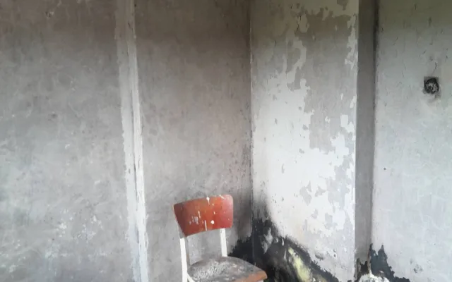 Hořící odpadky v bytě v Lukavici komplikovaly zásah hasič. Shromažďoval je zde obyvatel