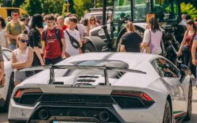 Luxusní supersporty se sjedou před Šantovku. Zkuste se v nich projet