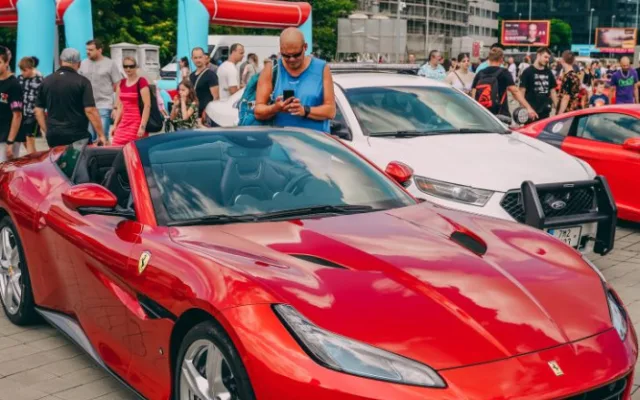 Luxusní supersporty se sjedou před Šantovku. Zkuste se v nich projet
