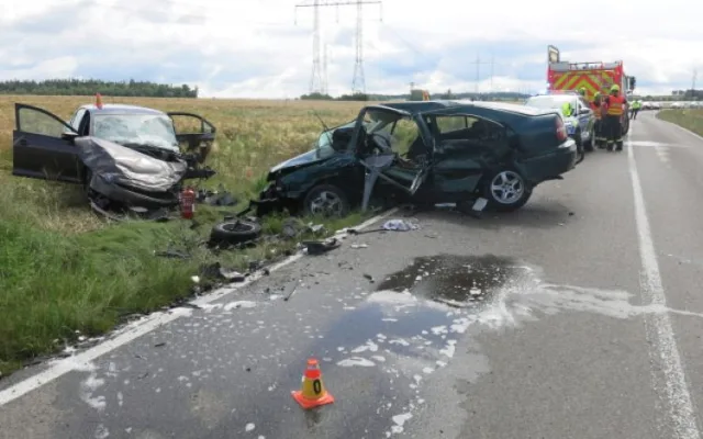 Za tragickou nehodou u Konice byl smyk na mokré vozovce. Osmnáctiletý řidič nepřežil