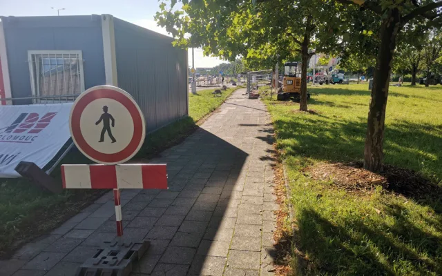 Provizorní přechod na průtahu Olomoucí zaskočil řidiče i chodce. Obrovské riziko, míní koordinátor BESIPu