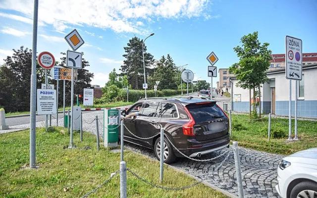 Vjezd do areálu Fakultní nemocnice Olomouce
