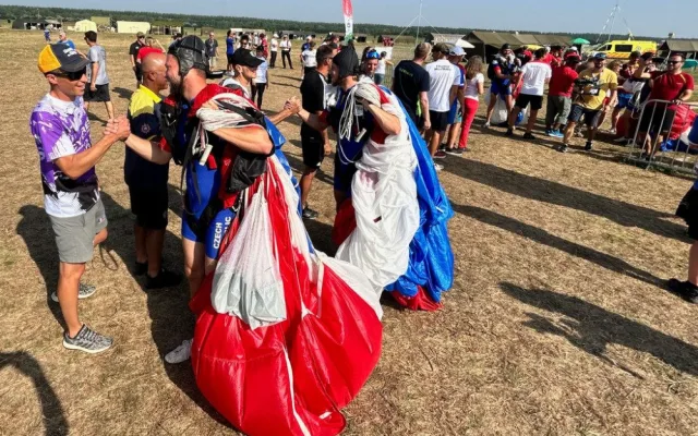 Velký úspěch prostějovských parašutistů. Z maďarského mistrovství světa vezou několik medailí