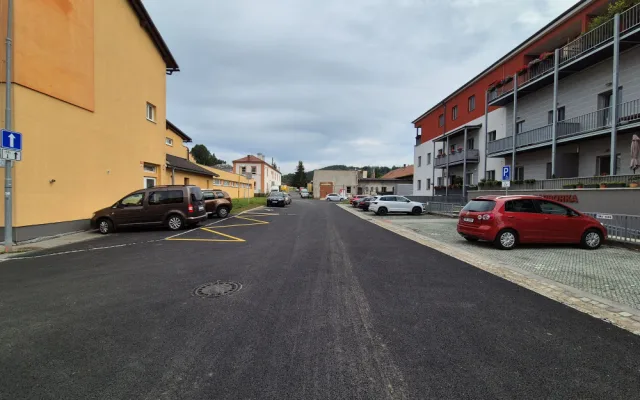 Šumperk opravil jižní část areálu bývalých kasáren. Nové komunikace přišly na dva a půl milionu