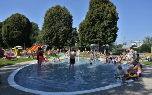 Koupaliště lákají návštěvníky. V Litovli je prodloužená otevírací doba, Penčice mají slevu vstupného