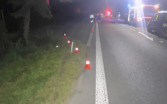 Mladý řidič zničil fabii o antoníček. K hrozivé nehodě letěl na Hranicko záchranářský vrtulník