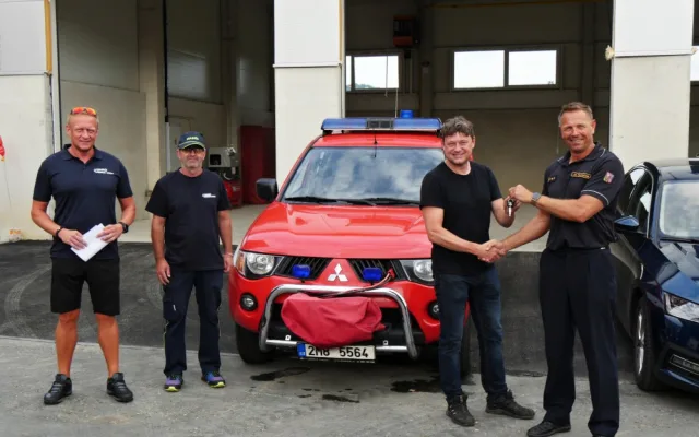 Nový terénní vůz hasičům pomůže při zásazích na trailech v Rychlebských horách. Ročně jsou desítky zraněných cyklistů