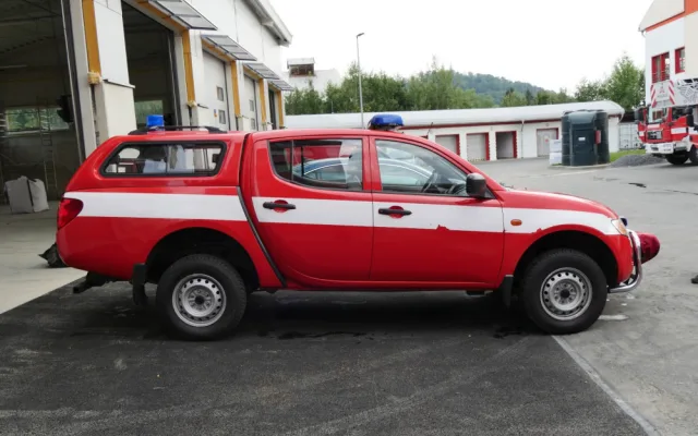 Nový terénní vůz hasičům pomůže při zásazích na trailech v Rychlebských horách. Ročně jsou desítky zraněných cyklistů