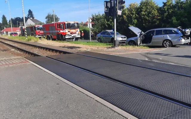 2 - Dopravní nehoda na přejezdu ve Velké Bystřici