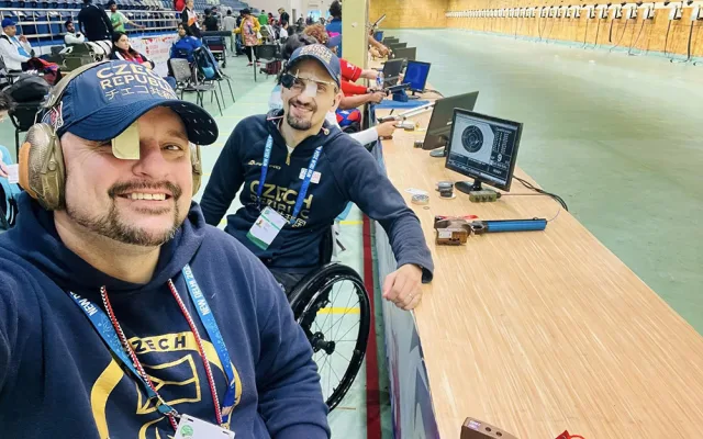 Jakub Kosek se svým reprezentačním kolegou Tomášem Peškem