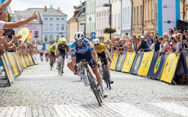 FOTOGALERIE: Czech Tour finišovala v bouřlivé atmosféře. Spurt ve Šternberku patřil hvězdnému Alaphilippovi