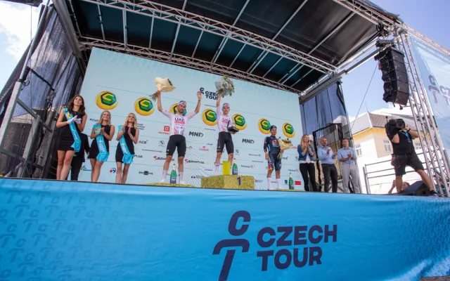 FOTOGALERIE: Czech Tour finišovala v bouřlivé atmosféře. Spurt ve Šternberku patřil hvězdnému Alaphilippovi