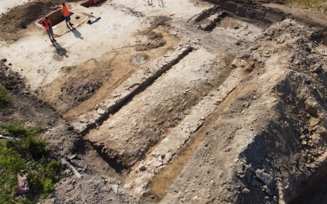 Archeologové odkryli část barokní císařské silnice z Olomouce do Brna. Jde o předchůdce dnešní D1