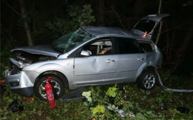 Tragická nehoda tří automobilů u Mírova. Dvaačtyřicetiletý řidič zemřel, další dva byli zranění