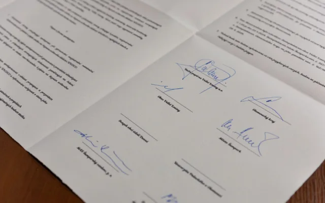 Ruční papírna ve Velkých Losinách míří na seznam UNESCO. Zástupci samospráv podepsali memorandum