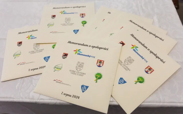 Ruční papírna ve Velkých Losinách míří na seznam UNESCO. Zástupci samospráv podepsali memorandum