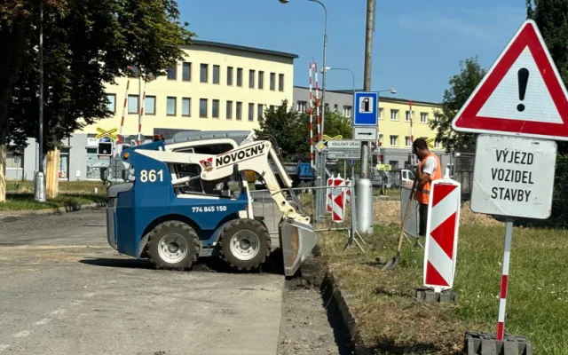 Komplikace u Kauflandu v Olomouci. Příjezdová křižovatka bude dva týdny kvůli opravám zavřená