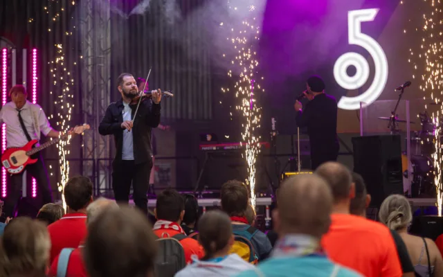 FOTOGALERIE: Hokejové bitvy, koncerty i divadlo. Olomoucký klub uspořádal pro fanoušky jedinečný festival