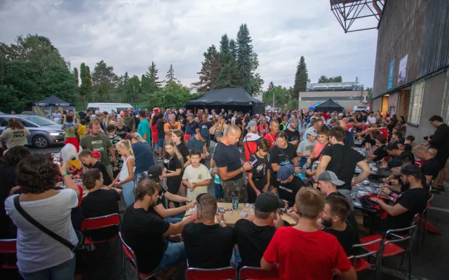 FOTOGALERIE: Hokejové bitvy, koncerty i divadlo. Olomoucký klub uspořádal pro fanoušky jedinečný festival