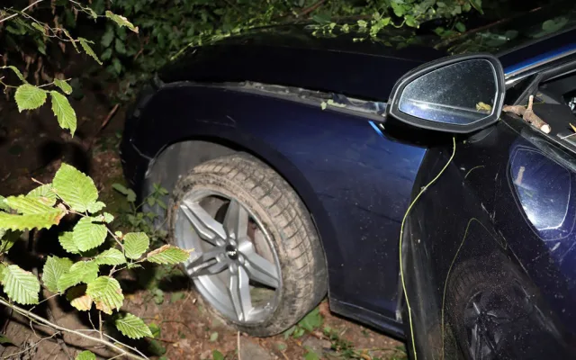 Mladík v Audi A5 boural poblíž Velké Bystřice, zemřel po převozu do olomoucké fakultní nemocnice