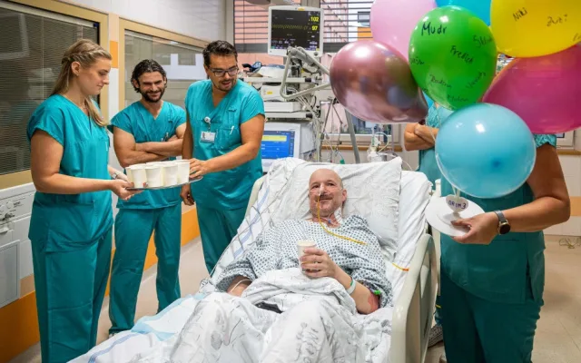 Dlouhý boj o život má šťastný konec. Pacient se po několika měsících vrátil domů