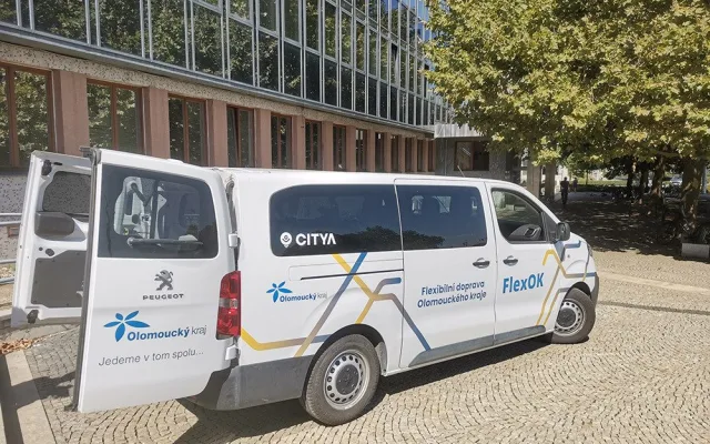 Olomoucký kraj testuje chytrý doplněk veřejné dopravy. Mikrobus bude jezdit podle požadavků z aplikace