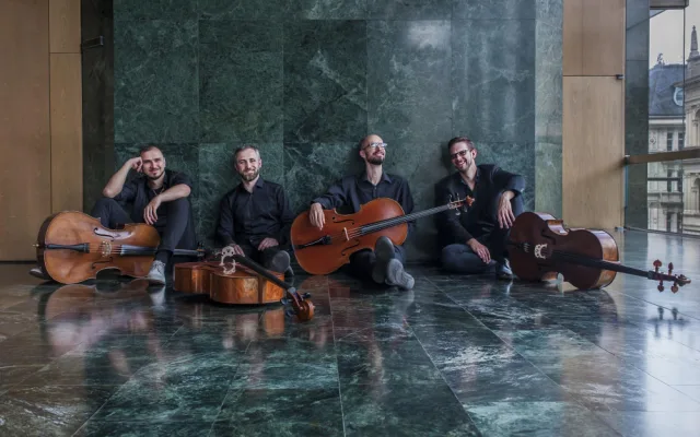 Crossoverové koncerty s Moravskou filharmonií: Filmové hity, Cina, Klus a další