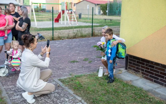FOTOGALERIE: Škola v Hlubočkách přivítala čtyři desítky prvňáčků. I s kreativními dárky od Honeywellu
