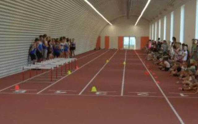 Sportovci z prostějovské základní školy Železného se dočkali běžeckého tunelu. Přišel na 44 milionů