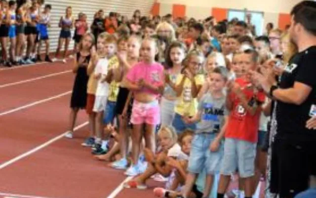 Sportovci z prostějovské základní školy Železného se dočkali běžeckého tunelu. Přišel na 44 milionů