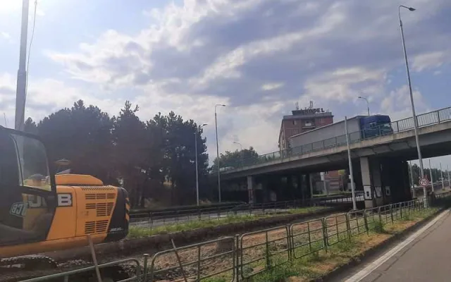 Nepozorný bagrista odpojil část Olomouce od internetu. Lžíci zvedl příliš vysoko a poškodil optický kabel