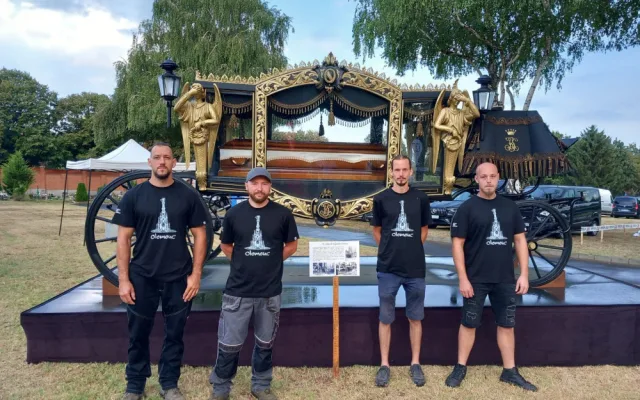 VIDEO: Jak vykopat hrob na čas? V soutěži hrobníků v Maďarsku obsadil tým z Olomouce třetí místo