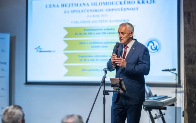 Společnost Honeywell Aerospace získala od hejtmana Olomouckého kraje ocenění za společenskou odpovědnost