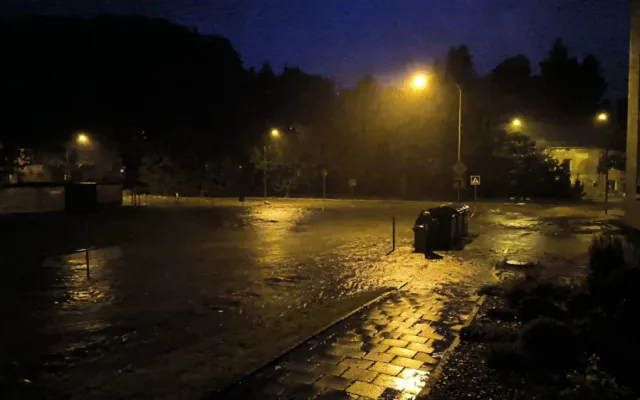 VIDEO: Kritická situace v Jeseníku, město je odříznuté. Situace je podobná jako v roce 1997