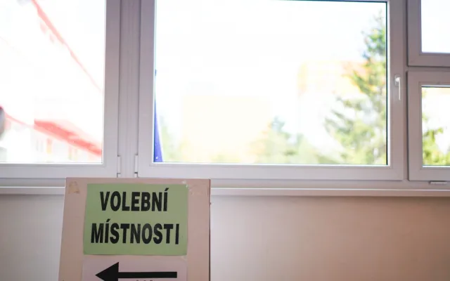 Volební místnosti se uzavřely. Začalo sčítání.