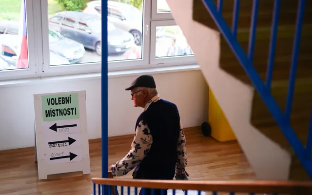 Volební místnosti se uzavřely. Začalo sčítání.