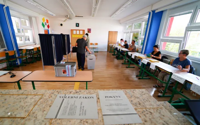 První den voleb je za námi. Místnosti si opět otevřou zítra ráno.