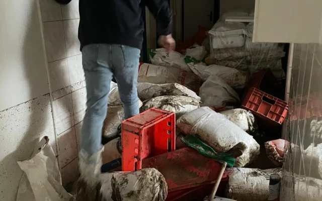 Ruské bomby firmu nezničily, povodeň už ano. Ukrajinští podnikatelé z České Vsi jsou zoufalí