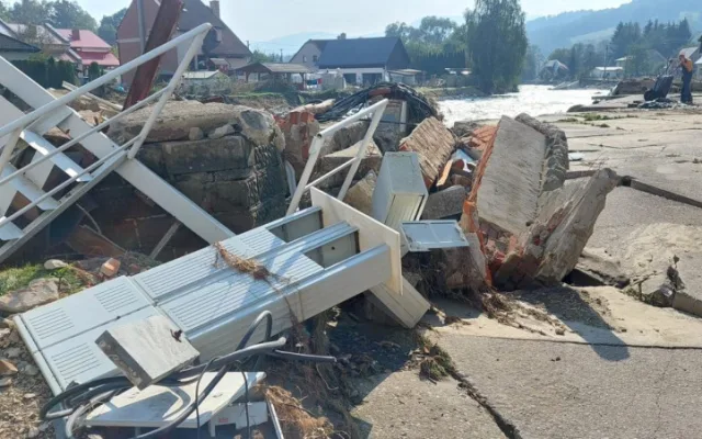 Ruské bomby rodinnou firmu nezničily, povodeň ano. Ukrajinští podnikatelé z České Vsi jsou zoufalí