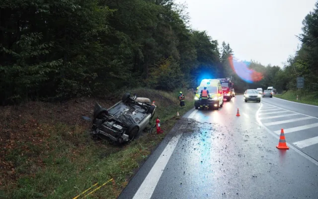 Čtyřicetiletá řidička převrátila u Mírovského Gruntu auto na střechu. Skončila v příkopu