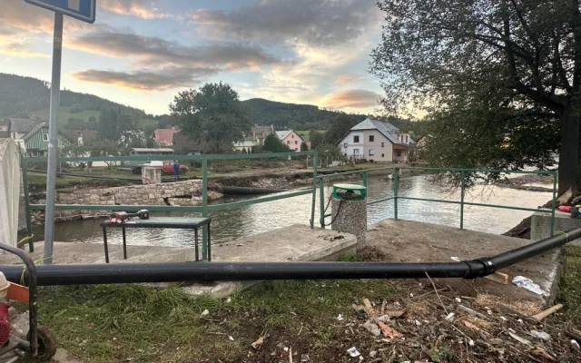 Na všechna místa Jesenicka se pitná voda vrátí až v řádu týdnů. Nyní jsou zde desítky cisteren