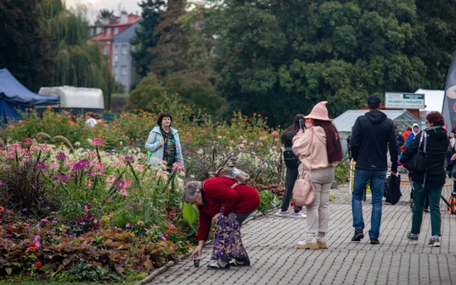 FOTOGALERIE: Podzimní Flora Olomouc otevřela své brány. Hlavní expozici vládne socha Natura