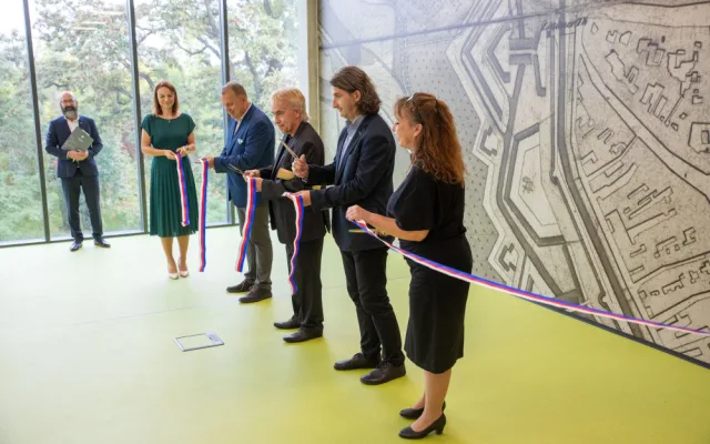 Moderní prostory pro cenné písemnosti. Univerzita Palackého dokončila novou budovu archivu