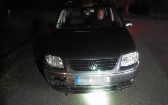 Na Šumpersku řidič přehlédl auto s tříčlennou posádkou. Vůz se převrátil na střechu, zraněné odvezla sanitka