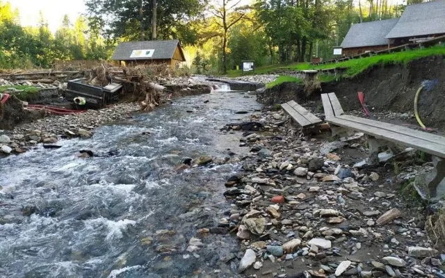Krátery a zničená infrastruktura. Povodeň na měsíce zavřela Zlatokopecký skanzen na Jesenicku