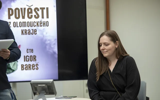 Slavnostní křest nahrávky Pověsti z Olomouckého kraje v atriu budovy Českého rozhlasu Olomouc - dramaturgyně pražského Činoherního klubu Markéta Kočí Machačíková