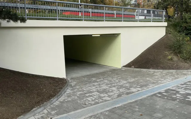 Podchod Pionýrská v Olomouci září novotou. Místní upozorňují na riskantní jízdy cyklistů