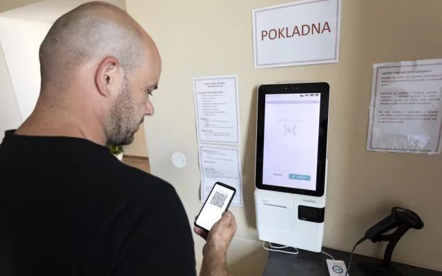 První samoobslužná prodejna v kraji má za sebou rok provozu. Měrotín si ji nemůže vynachválit